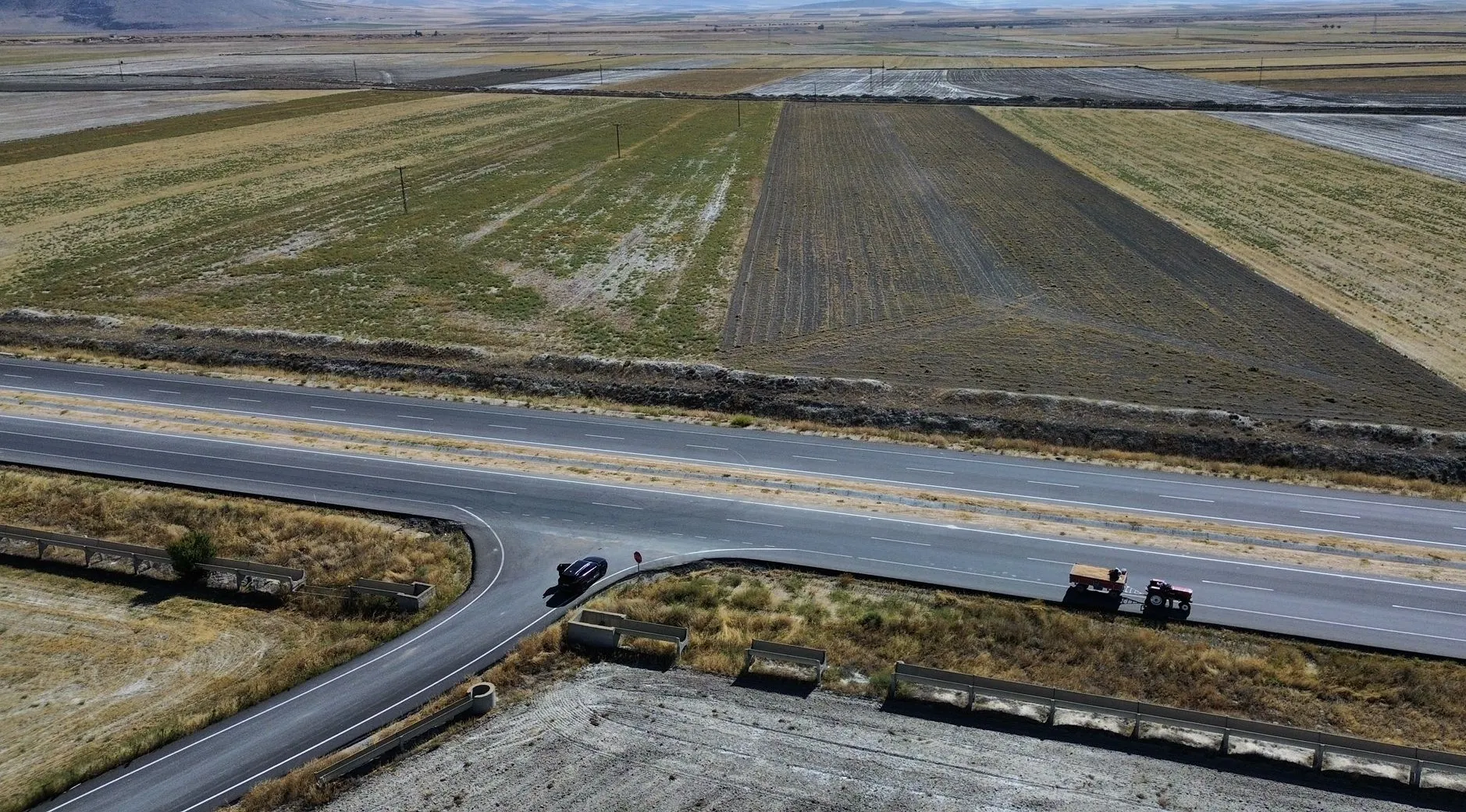 KONYA TUZLUKÇU PAZARKAYA OTOBANA CEPHE 37.646 M2 SATILIK ARAZİ